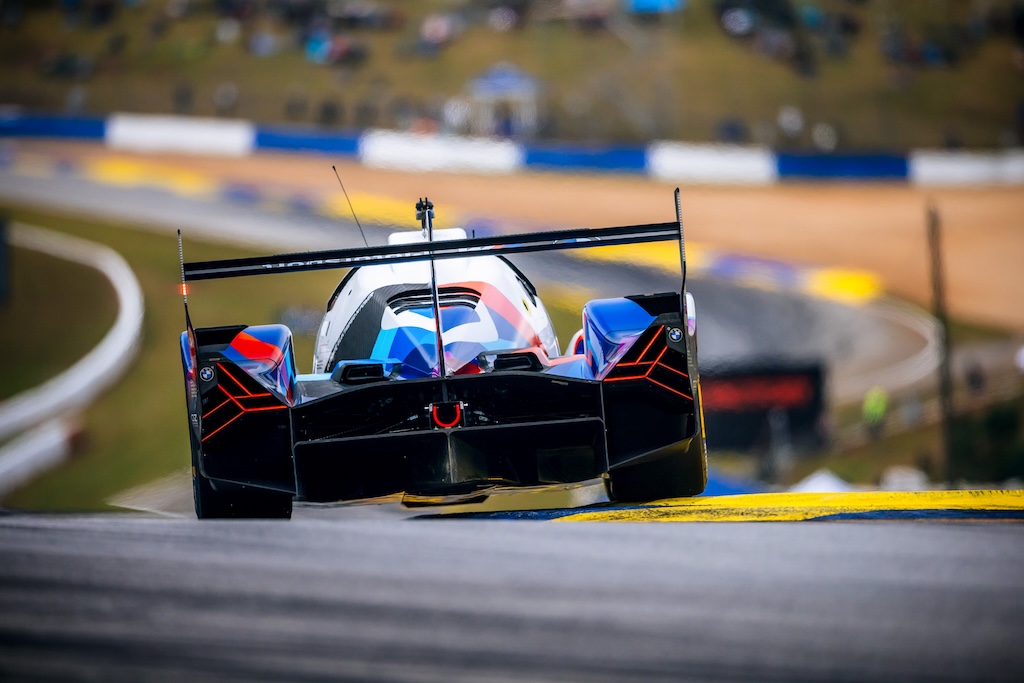 Kevin Magnussen ramt af sort uheld kort før mål. 
(Foto: BMW M Motorsport)